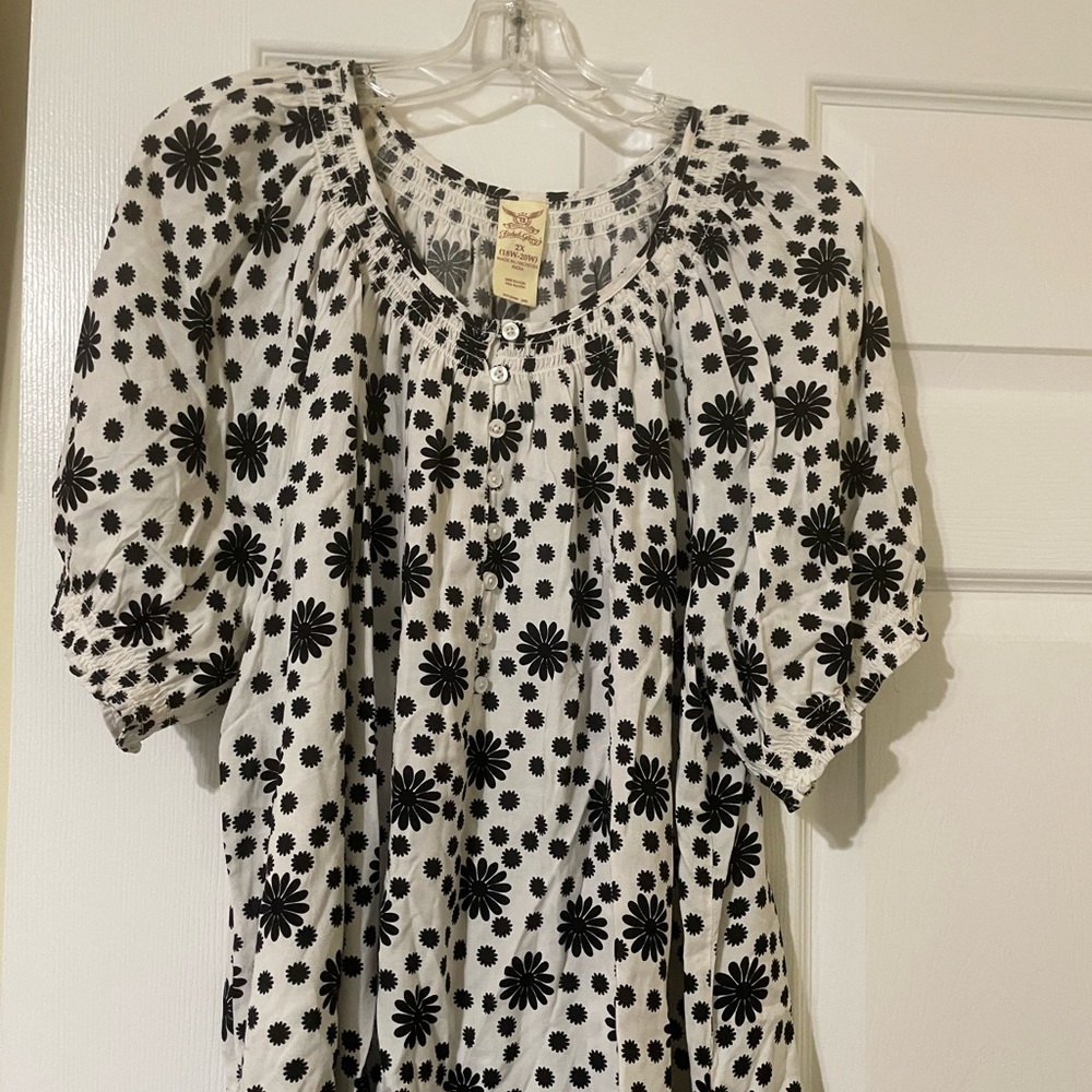 Faded Glory Monochrome Floral Blouse